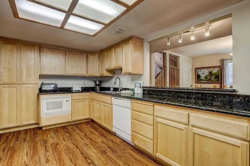 Paloma Place - 30+ Day Vacation Home Hotel in Al Tahoe