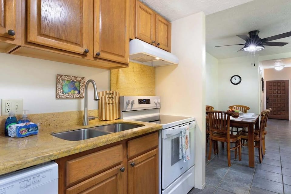 Surf & Racquet Club #24 New Beds, New You! Hotel in Holualoa