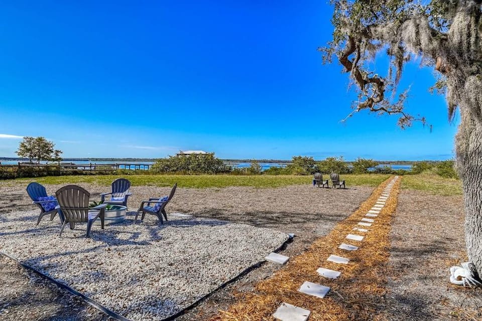 Anchors Away River House Hotel in Butler Beach