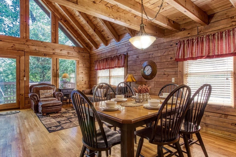 Er1 - Smoky Mountain Escape Great Location - Close To Town! 3 Bedroom Cabin by RedAwning Hotel in Pigeon Forge