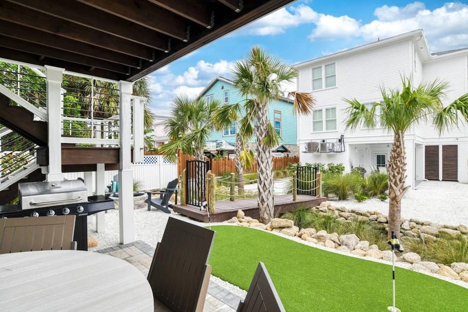 Vilano Sunrise Family Retreat Hotel in Vilano Beach