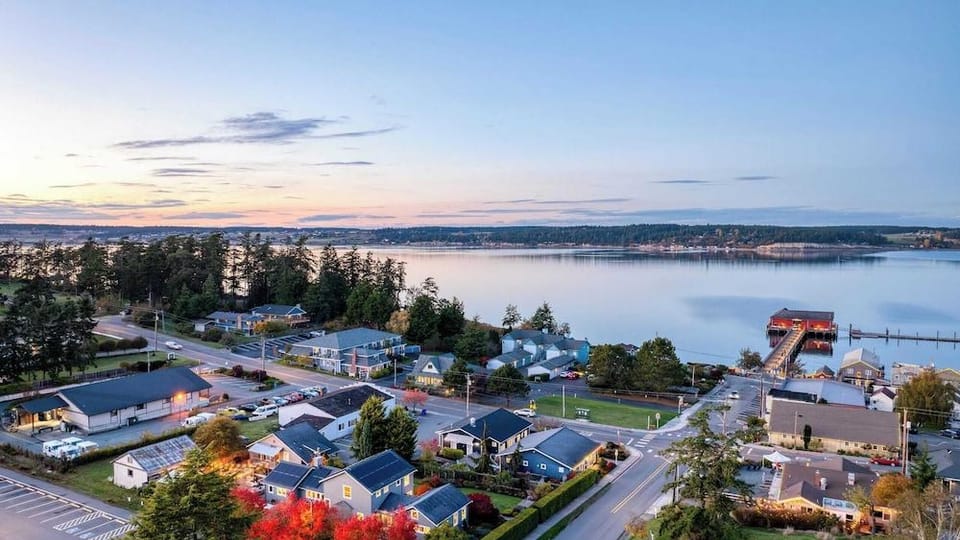 3-home Coastal Retreat w/ Sauna, Firepit & Greenhouse Seabright Haven by Avantstay Hotel in Coupeville