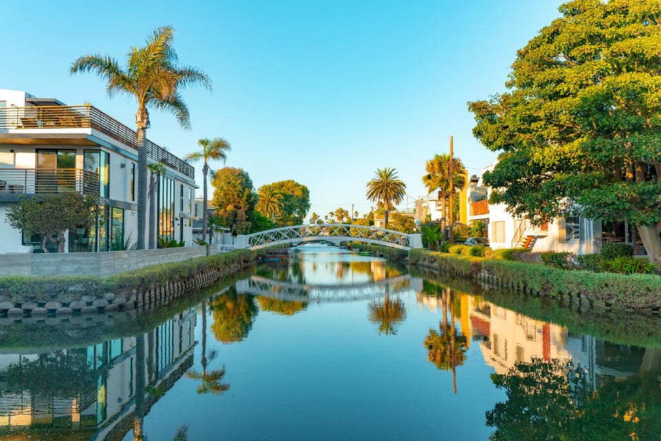 Sunny Venice Beach Home With Open Living & Walkability to Abbot Kinney Venice Drift by Avantstay Hotel in Venice Beach