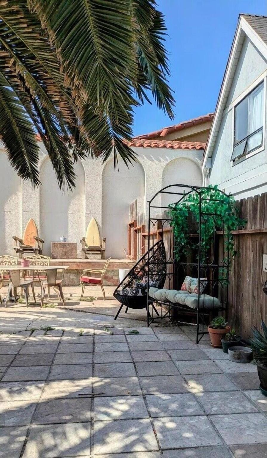 Coast PalmTree Yard 2BR Block from Beach Hotel in Pacifica