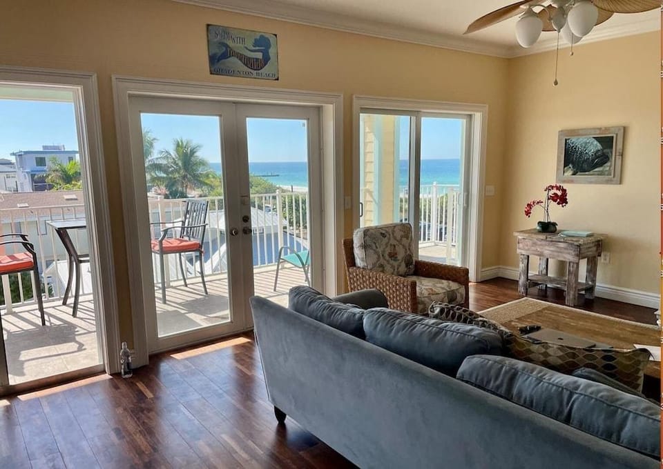 Sans Souci 6 Bedroom Home by RedAwning Hotel in Bradenton Beach