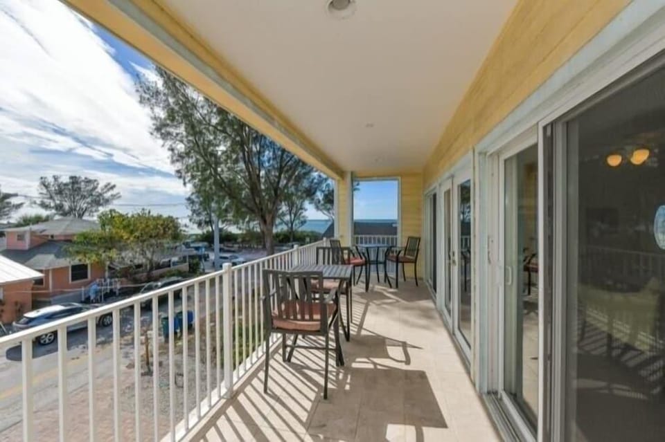 Sans Souci 6 Bedroom Home by RedAwning Hotel in Bradenton Beach