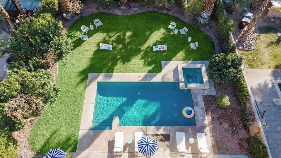 Pool + Hot Tub, Yard, Games Chic Midcentury Design Painted Sand by Avantstay Hotel in Bermuda Dunes