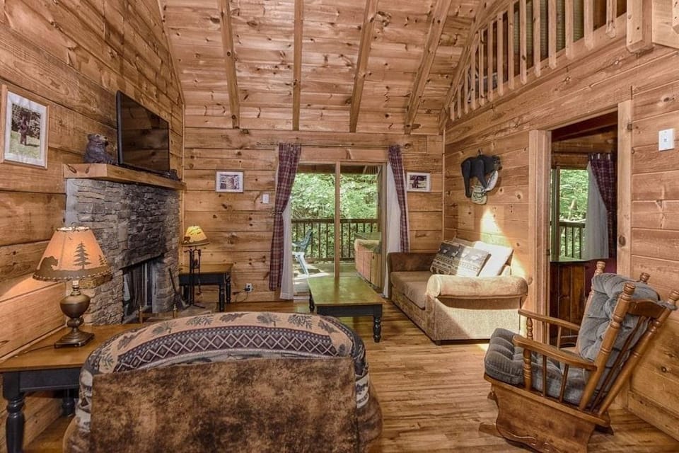 Whisper Creek 2 Bedroom Cabin by RedAwning Hotel in Sevier County