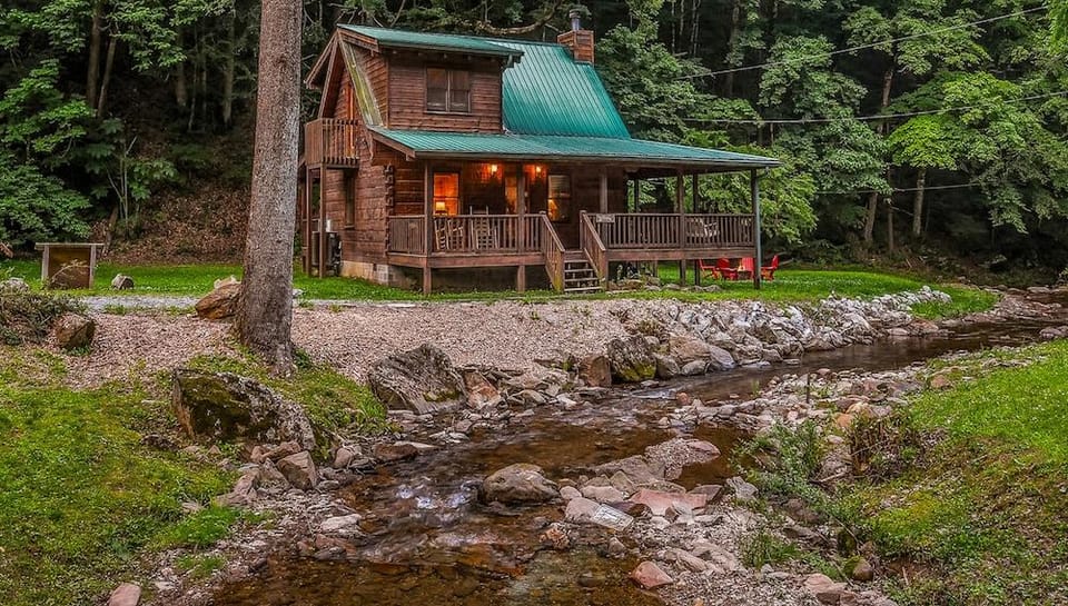 Willow Creek 2 Bedroom Cabin by RedAwning Hotel in Sevier County