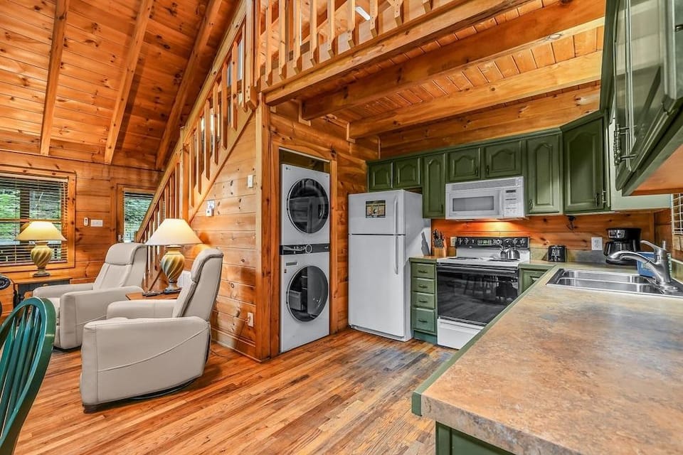 Willow Creek 2 Bedroom Cabin by RedAwning Hotel in Sevier County