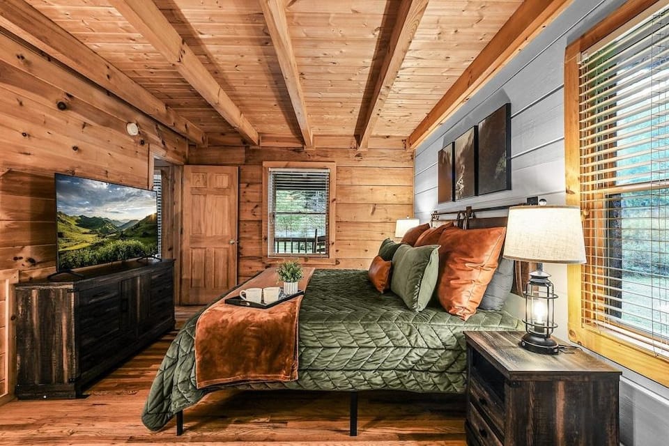 Willow Creek 2 Bedroom Cabin by RedAwning Hotel in Sevier County