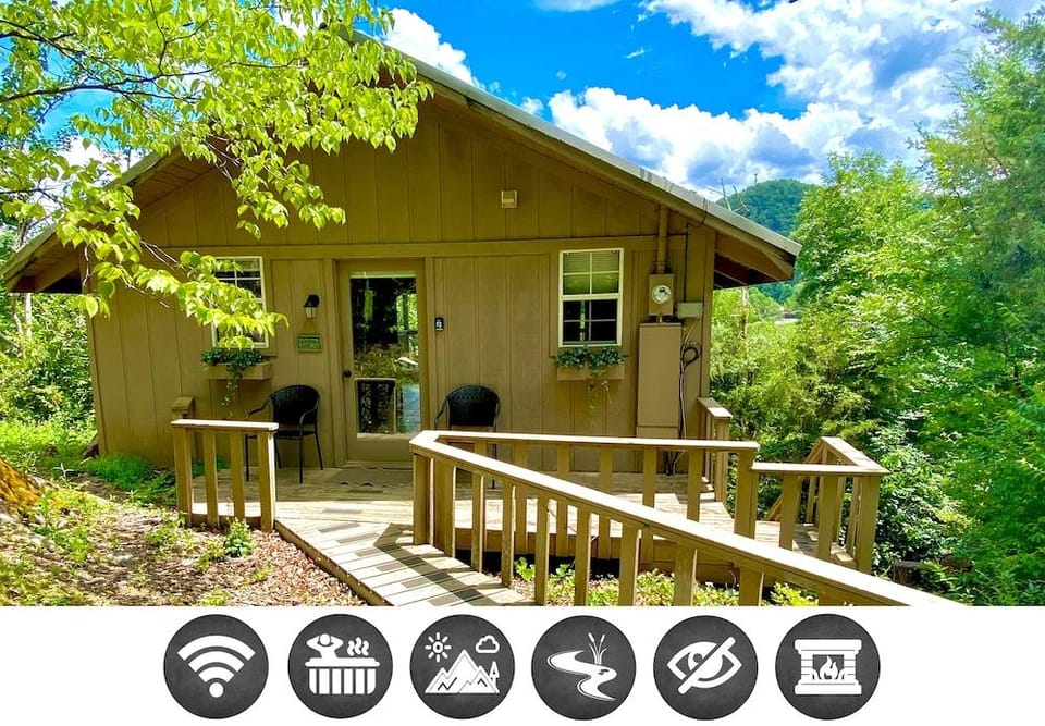 Riverview 1 Bedroom Cabin by RedAwning Hotel in Townsend