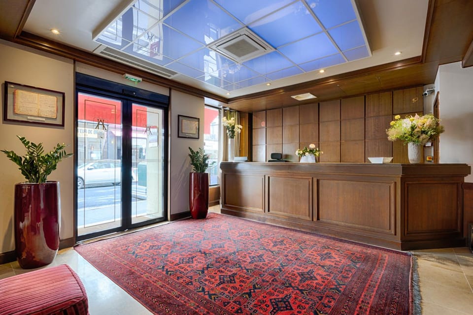Hotel Apollinaire Hotel in Paris
