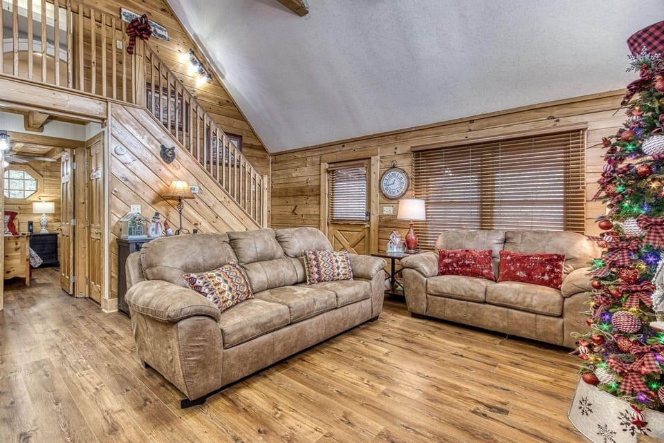 Er239- Sleepy Bear Great Location â Close To Town! 2 Bedroom Cabin by RedAwning Hotel in Pigeon Forge