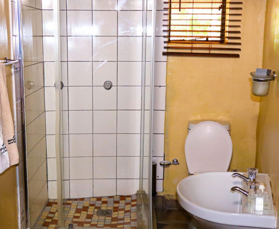 Self Catering Chalets - Manyeleti Hotel in South Africa