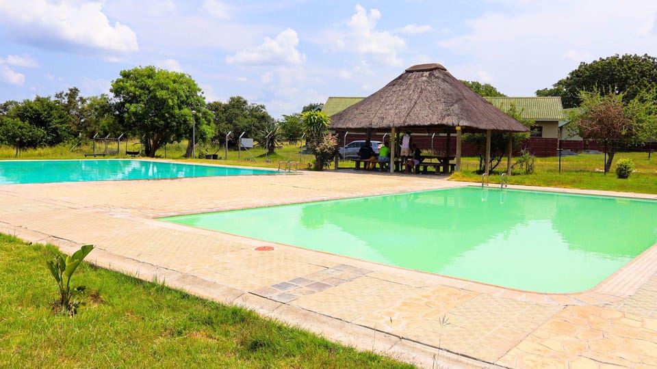 Self Catering Chalets - Manyeleti Hotel in South Africa
