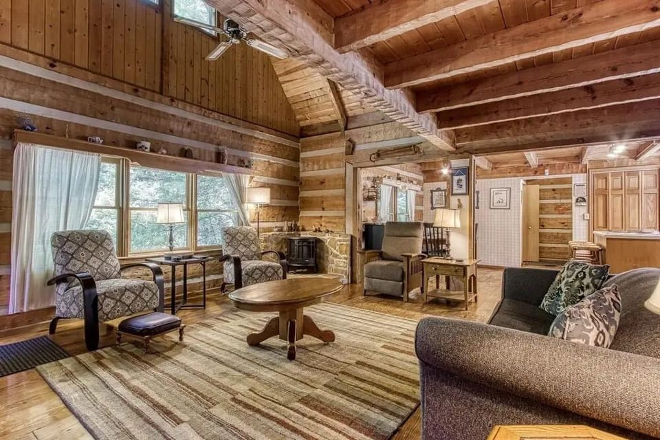 Valhalla - Private Rustic Getaway 2 Bedroom Cabin by RedAwning Hotel in Sevier County