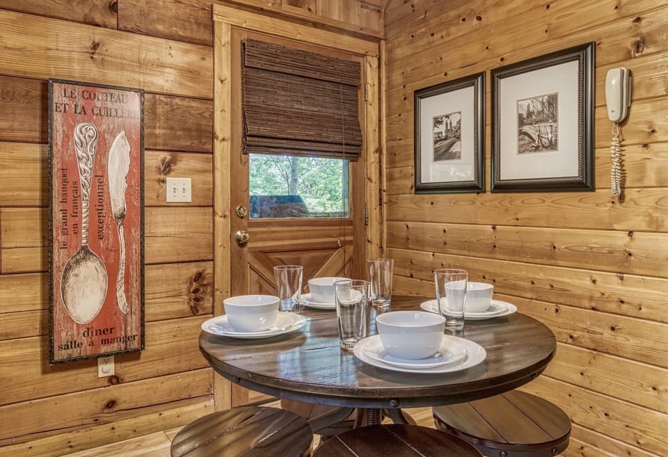 Er7 - My Old Friend - Great Location! Close To All The Action! 1 Bedroom Cabin by RedAwning Hotel in Pigeon Forge