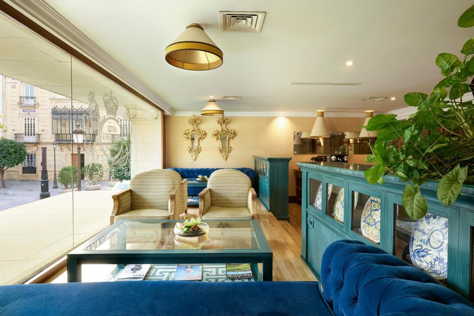 Shared lounge/TV area