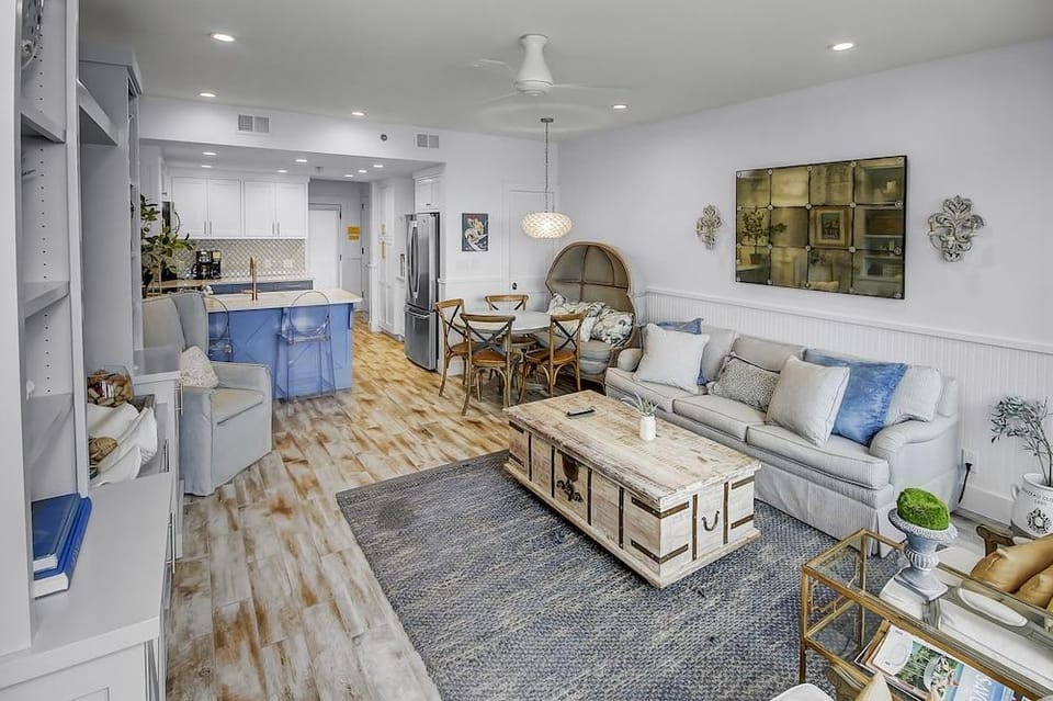 Beach And Gulf Views From The Center Of Seaside! 2 Bedroom Condo by RedAwning Hotel in Seaside