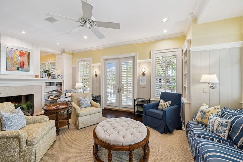 Short Walk To Beach Club, Close To Seaside 3br Home + Carriage House 3 Bedroom Home by RedAwning Hotel in Seaside