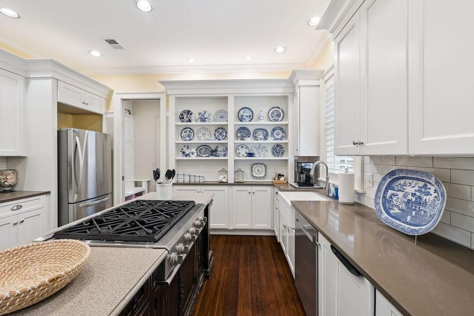 Short Walk To Beach Club, Close To Seaside 3br Home + Carriage House 3 Bedroom Home by RedAwning Hotel in Seaside