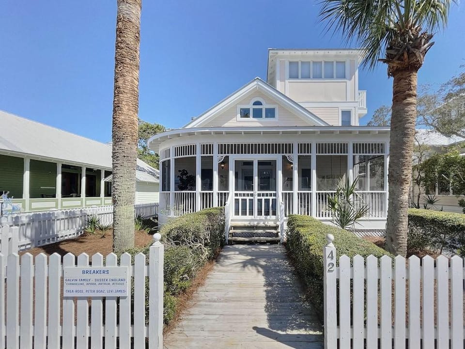 Breakers 3 Bedroom Home by RedAwning Hotel in Seaside