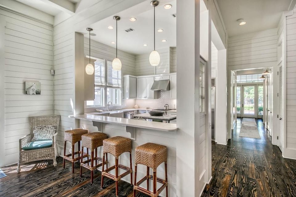 Beautiful Home Close To The Sandhill Pool In Watercolor 5br/4.5bth 4 Bedroom Home by RedAwning Hotel in Seaside