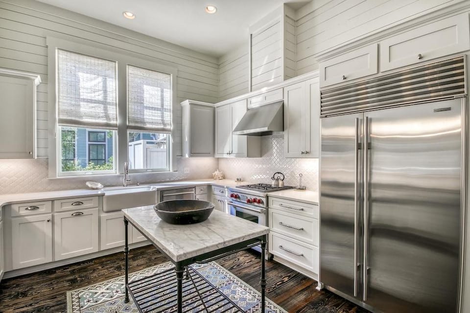 Beautiful Home Close To The Sandhill Pool In Watercolor 5br/4.5bth 4 Bedroom Home by RedAwning Hotel in Seaside