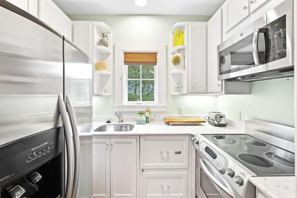 Golf Cart + Close To Beach Club In Watercolor! 5 Bedroom Home by RedAwning Hotel in Seaside