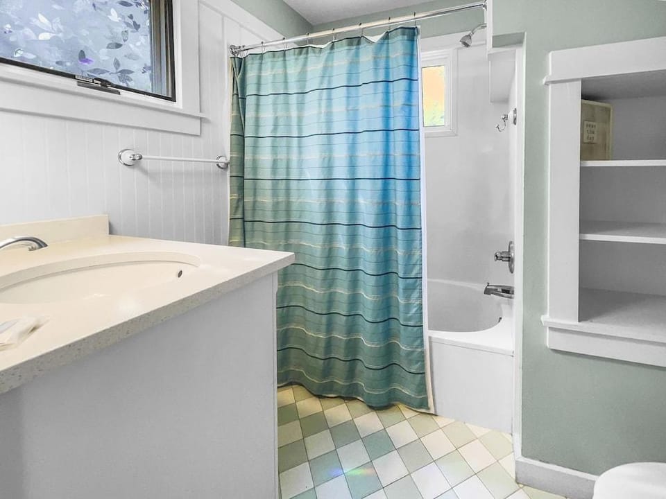 Waves 1 Bedroom Cottage by RedAwning Hotel in Seaside