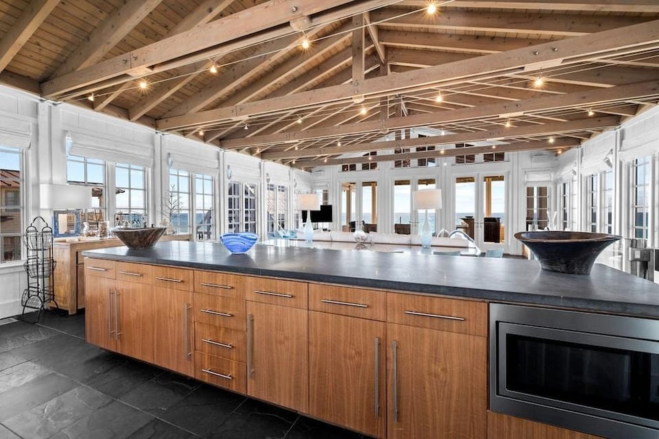 Beach Front Seaside Home Outside The Box 4br/4.5bth 4 Bedroom Home by RedAwning Hotel in Seaside
