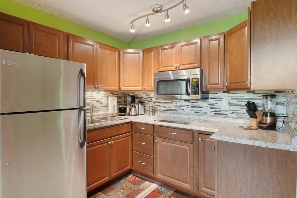Outstanding Oceanfront Studio - Kona Islander Inn Condos Condo by RedAwning Hotel in Holualoa