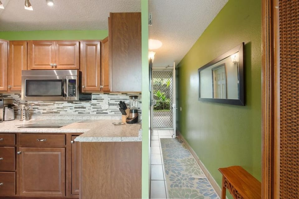 Outstanding Oceanfront Studio - Kona Islander Inn Condos Condo by RedAwning Hotel in Holualoa