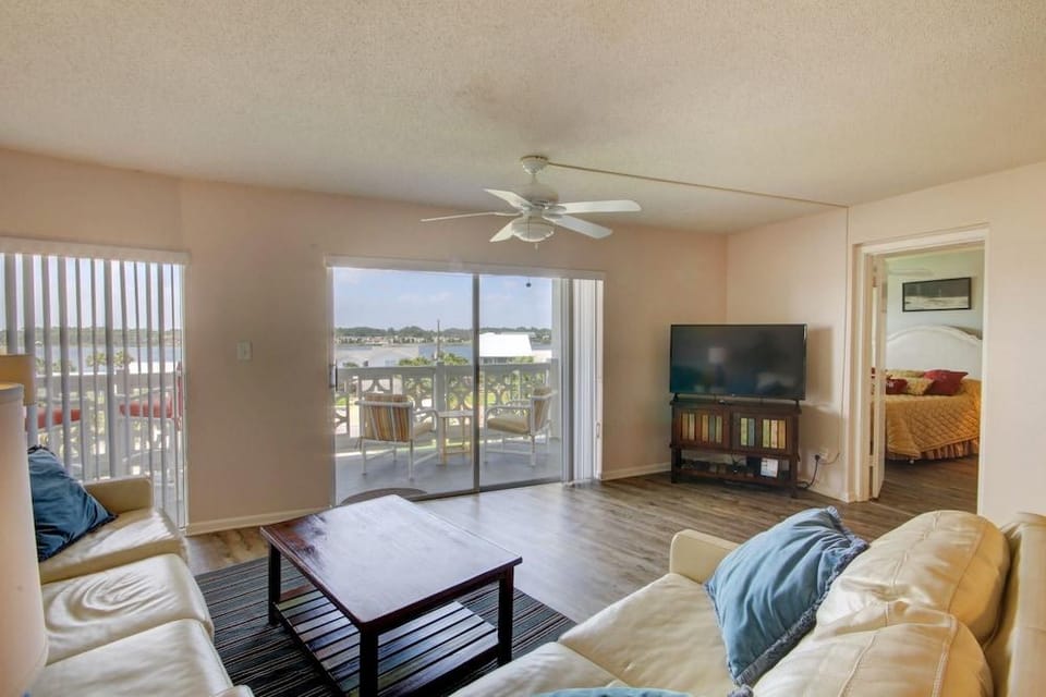 544 El Matador 1 Bedroom Condo by RedAwning Hotel in Okaloosa Island