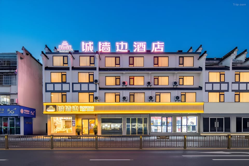 Shexian County Wall-side Hotel (Huizhou Ancient City Branch) Hotel in Hangzhou