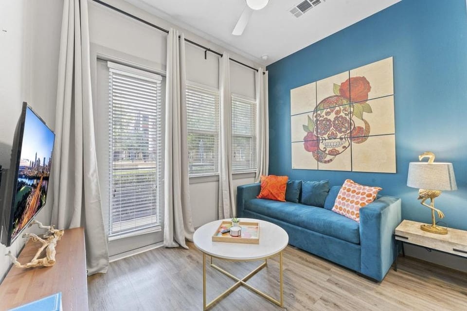 Tranquil 1BR King Suite Close to Downtown w Fast Wifi Hotel in Montopolis
