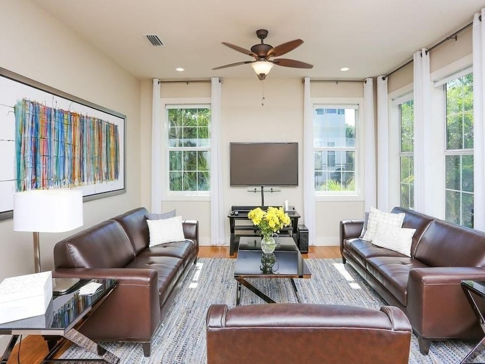 Paradise Beach House managed by Beach Retreats Hotel in Holmes Beach