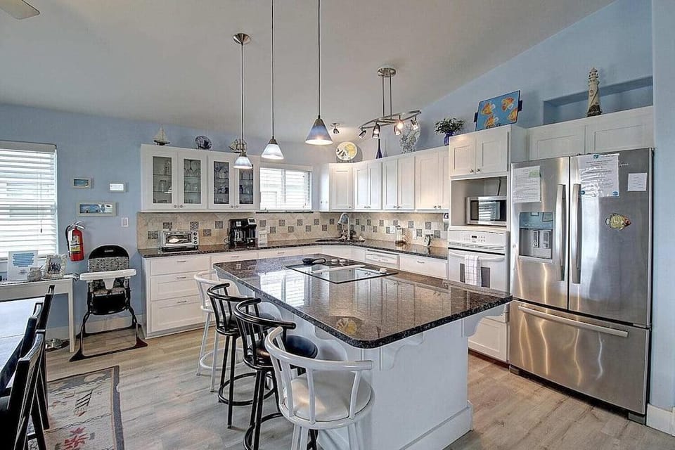 Spacious & Pet Friendly + Game Room Sleeps 10 Hotel in Port Aransas