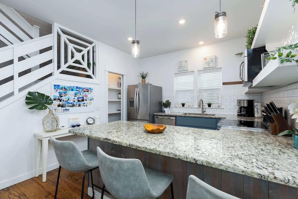 Comfy 3bdr Right in Town Sleeps 10 Hotel in Port Aransas