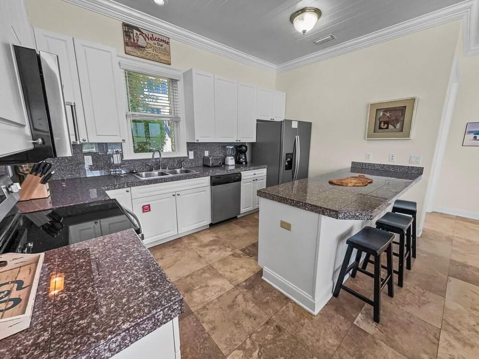 Surfer Dog 4 Bedroom Home by RedAwning Hotel in Inlet Beach