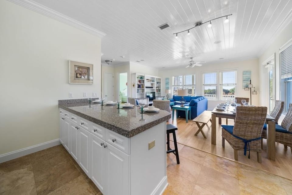 Surfer Dog 4 Bedroom Home by RedAwning Hotel in Inlet Beach