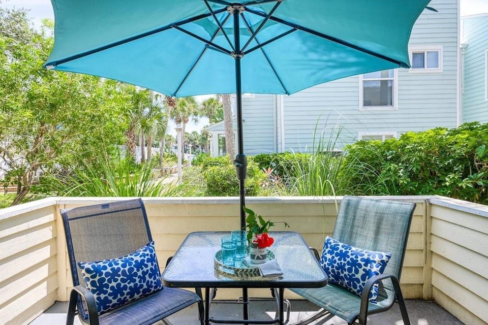 Island Palms Retreat Hotel in Butler Beach