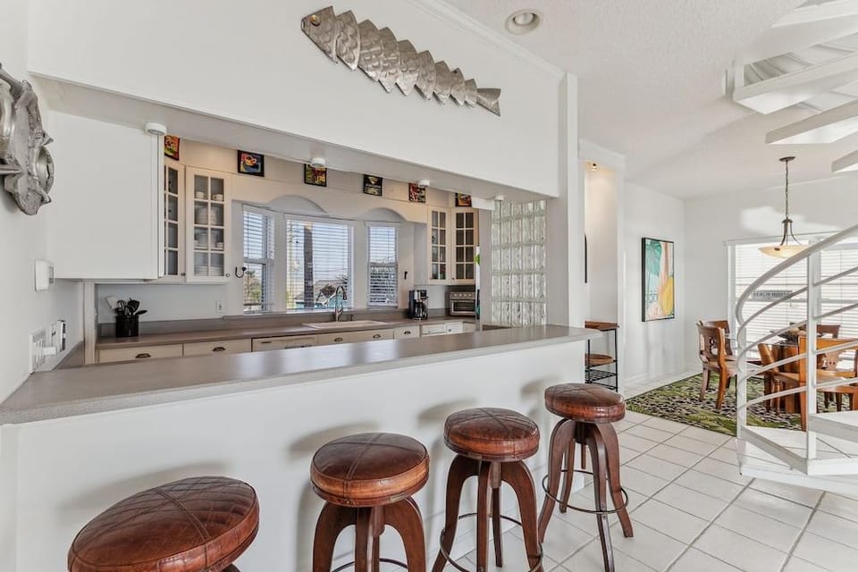 Breathtaking Beach Front House 3 Bedroom Home by RedAwning Hotel in Vilano Beach