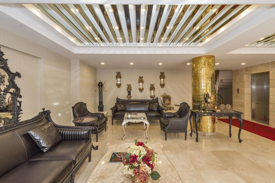 Shared lounge/TV area