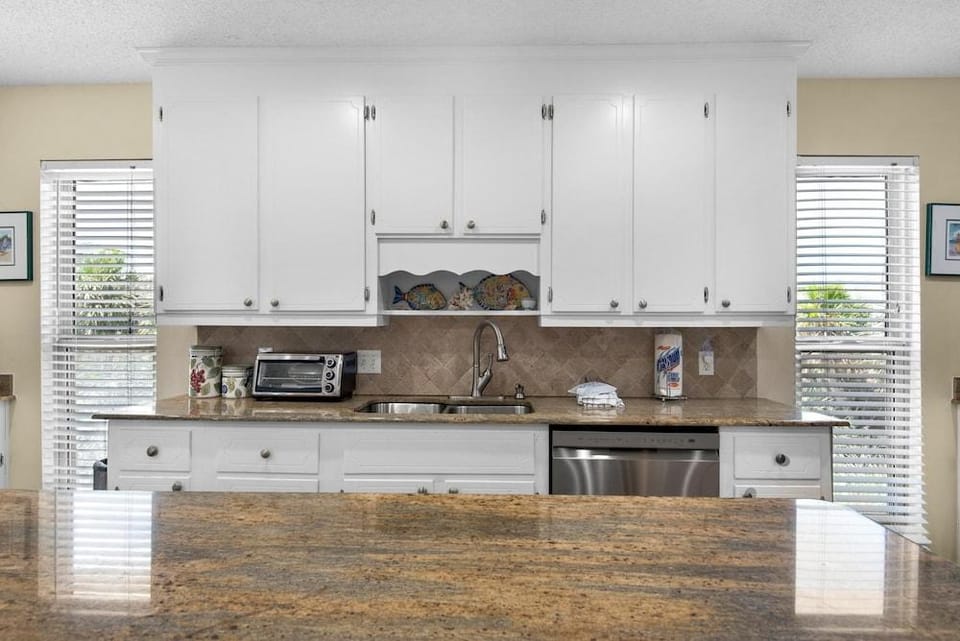 Barefoot & Buzzed Hotel in Pensacola Beach