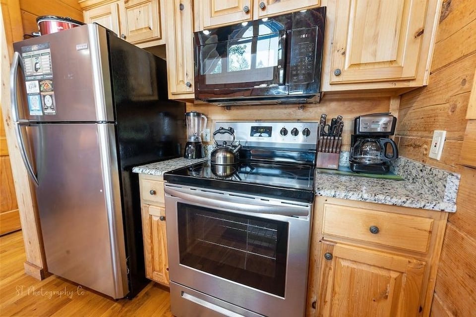 Eagles Point 3 Bedrooms 3 Bathrooms Cabin Hotel in Sevier County