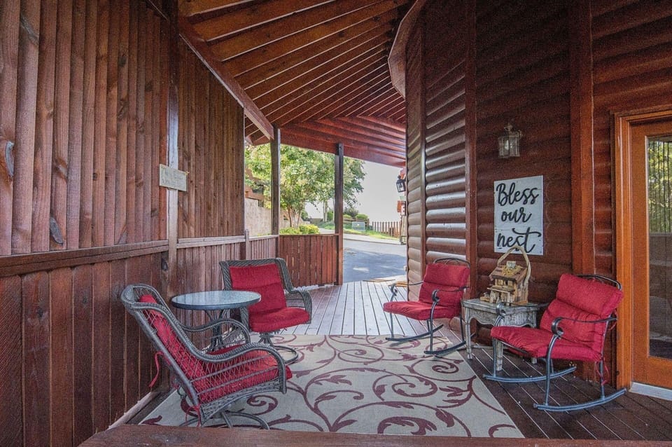 Declans View - Cozy 1 bedroom with Game room and Great Mountain Views! 1 Cabin by RedAwning Hotel in Sevierville