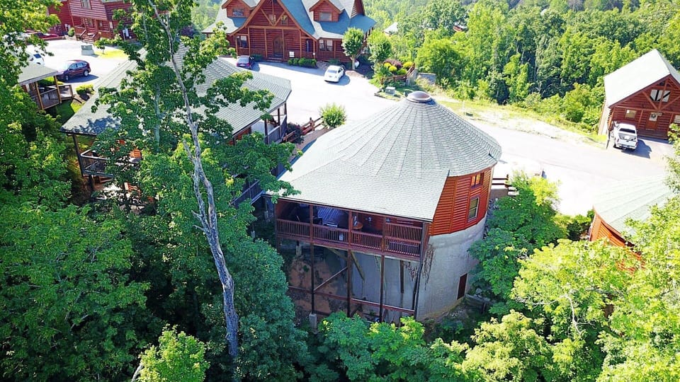 Declans View - Cozy 1 bedroom with Game room and Great Mountain Views! 1 Cabin by RedAwning Hotel in Sevierville