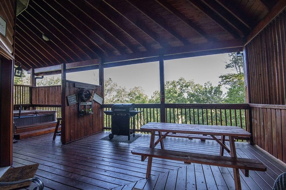 Declans View - Cozy 1 bedroom with Game room and Great Mountain Views! 1 Cabin by RedAwning Hotel in Sevierville